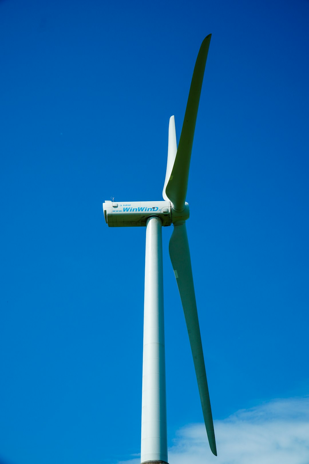 white-and-green-wind-turbine-under-blue-sky-during-daytime-btuxxz-gk8
