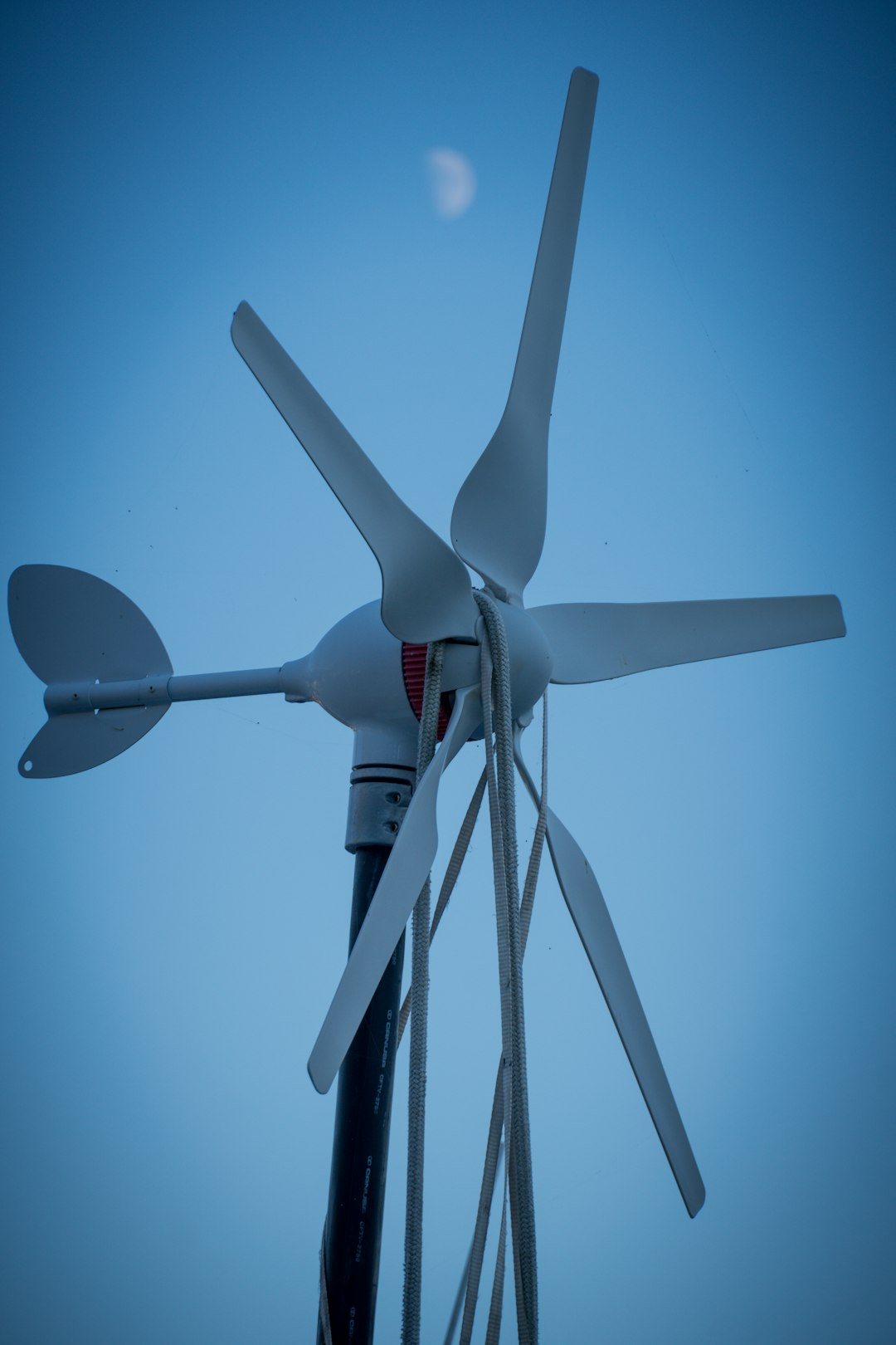 wind-turbine-with-the-moon-in-the-background-8xayzb5wjmk